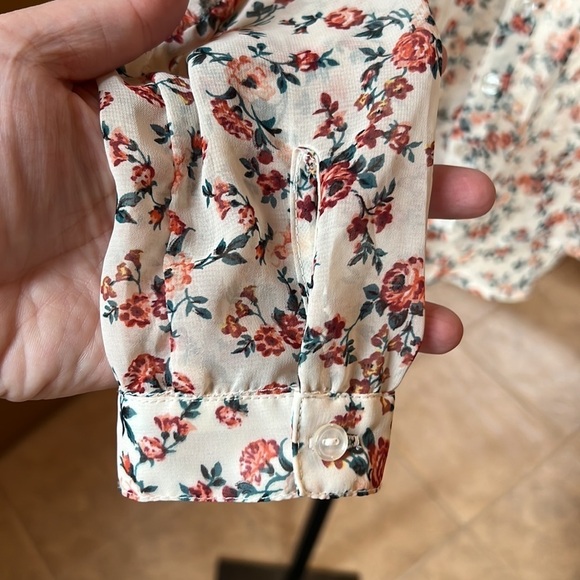 Full Tilt Sheer Cream Floral Button Up Blouse Size XS - Picture 5 of 6